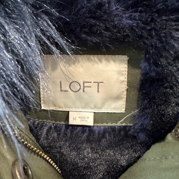 LOFT olive winter coat with faux fur - Picture 4 of 11